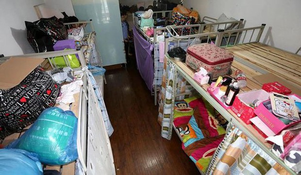 Giá thuê nhà đắt đỏ, 39 người chen chúc trong căn nhà 90m2 ở Thượng Hải: Kê tận 16 chiếc giường, vì lợi nhuận mà bất chấp rủi ro - Ảnh 2.