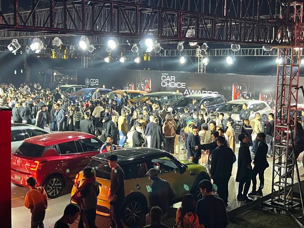 Hơn 1.000 người chen chúc xem xe thắng giải Car Choice Awards 2022 - Ảnh 1.