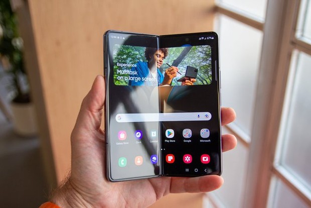 Bill Gates tiết lộ lý do thích dùng Samsung Galaxy Fold 4 mỗi ngày thay vì smartphone màn hình gập của Microsoft - Ảnh 2.