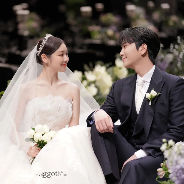 Mãn nhãn trước năm 2022 ngập hoa tươi của dàn sao xứ Hàn: Son Ye Jin - Hyun Bin hoàn thành chỉ tiêu trong 1 năm, Jiyeon có lễ cưới như mơ - Ảnh 19.