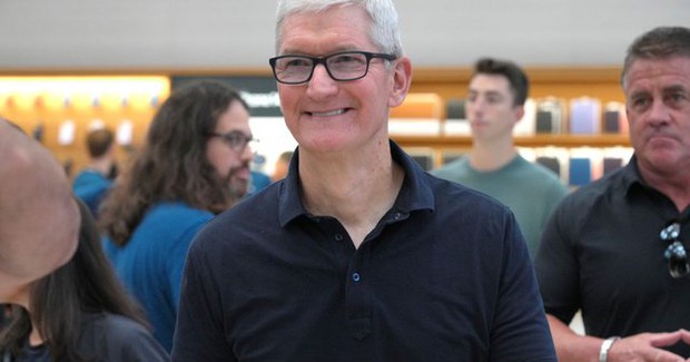 Thu nhập của CEO Tim Cook sẽ giảm 40% trong năm 2023, mất 35 triệu USD - Ảnh 1.