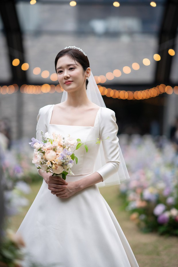 Mãn nhãn trước năm 2022 ngập hoa tươi của dàn sao xứ Hàn: Son Ye Jin - Hyun Bin hoàn thành chỉ tiêu trong 1 năm, Jiyeon có lễ cưới như mơ - Ảnh 10.