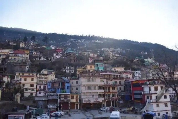 Tại sao một thành phố trên dãy Himalaya lại đang chìm xuống - Ảnh 2. Tại sao một thành phố trên dãy Himalaya lại đang chìm xuống - Ảnh 2.