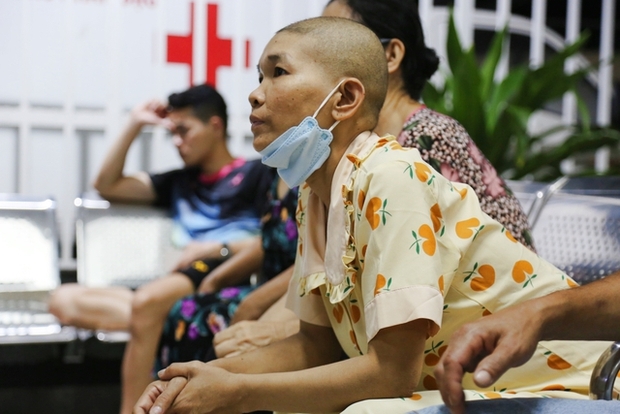 Không khí cổ vũ nồng nhiệt tại BV Chợ Rẫy: Bệnh nhân quên cơn đau để tiếp sức tuyển Việt Nam - Ảnh 9.