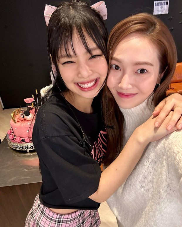 Chơi thân bao lâu giờ Jessica mới tung ảnh bên Jennie, nhan sắc bộ đôi mỹ nhân sang chảnh chung khung hình gây bão - Ảnh 3.