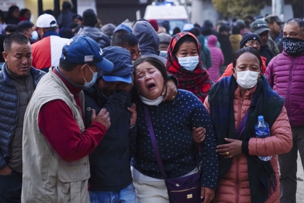 Nhân chứng vụ máy bay rơi tại Nepal kể lại về tiếng hành khách kêu cứu và nỗ lực tìm kiếm thi thể nạn nhân trong vô vọng - Ảnh 4.