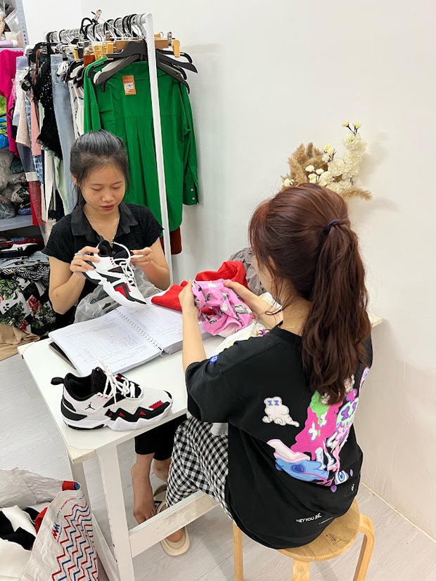 Giải cứu tủ quần áo cuối năm kiểu mới: Ký gửi rồi ngồi nhà chờ lấy tiền, ly kỳ chuyện check đồ hiệu - Ảnh 5. Giải cứu tủ quần áo cuối năm kiểu mới: Ký gửi rồi ngồi nhà chờ lấy tiền, ly kỳ chuyện check đồ hiệu - Ảnh 5.