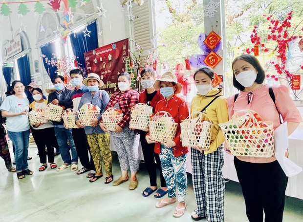Gian hàng 0 đồng trong BV Nhi đồng 2 ngày cận Tết: Nơi những đứa trẻ trọc đầu tạm quên đi nỗi nhớ nhà - Ảnh 9.