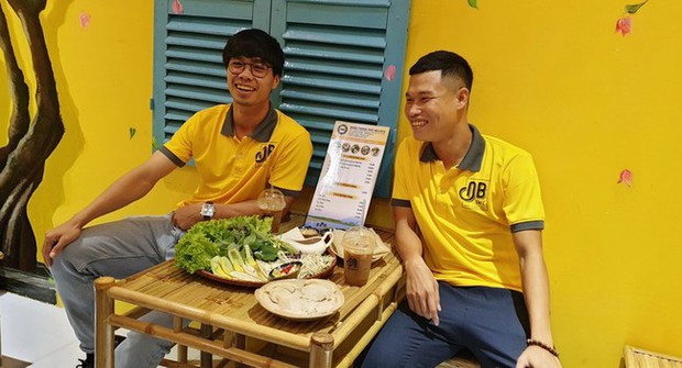 Ngoài sự nghiệp quần đùi áo số, các cầu thủ Việt Nam còn là những doanh nhân cực mát tay: Đoàn Văn Hậu đầu tư vào thời trang, Văn Đức chịu chơi mở hẳn khách sạn - Ảnh 4.