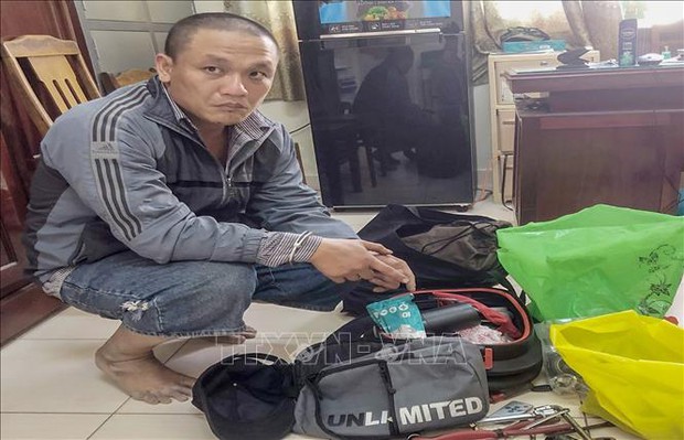 Bắt đối tượng 9 lần cạy cửa ô tô để trộm tài sản - Ảnh 1. Bắt đối tượng 9 lần cạy cửa ô tô để trộm tài sản - Ảnh 1.