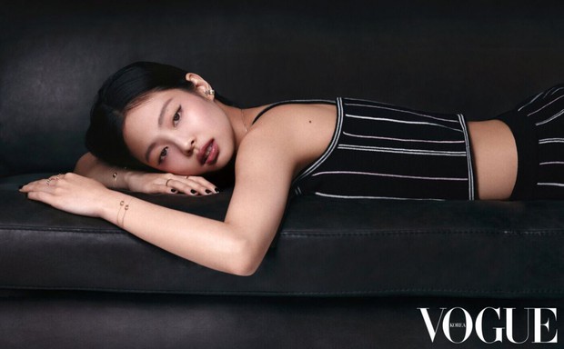 Jennie (BLACKPINK) "shoots" super best in Vogue magazine: Rarely anyone who shows off her back is so sexy with nosebleeds!  - Photo 9.