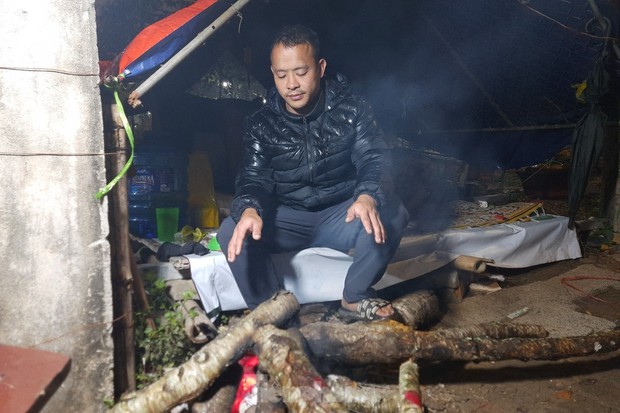 Rét đậm, người dân co ro đốt lửa giữa phố tìm hơi ấm - Ảnh 9.