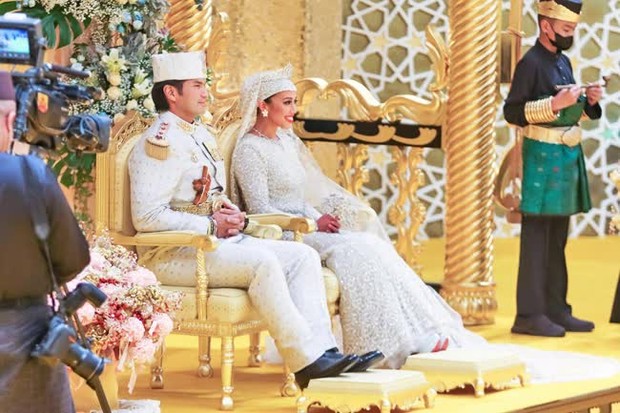 Đám cưới toàn vàng ròng kéo dài 9 ngày của Công chúa Brunei thể hiện đẳng cấp xa hoa của hoàng gia giàu bậc nhất thế giới - Ảnh 8.