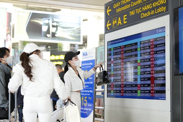 Hôm nay hành khách qua sân bay Nội Bài đông nhất dịp Tết - Ảnh 13.