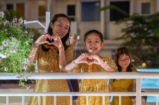 Đường hoa Nguyễn Huệ lung linh trong đêm khai mạc - Ảnh 7.