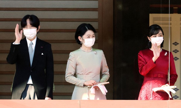 Hoàng gia Nhật công bố ảnh mừng năm mới 2023, ngoại hình nàng công chúa “cô đơn nhất thế giới” gây chú ý - Ảnh 7.