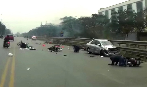 Tài xế lao vào 6 xe máy khiến 8 người bị thương ở Hà Nội có nồng độ cồn - Ảnh 1.