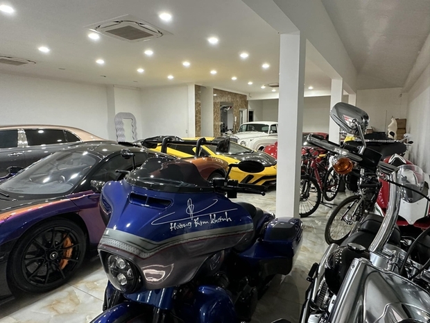 Đại gia Hoàng Kim Khánh úp mở Bentley hàng hiếm trong garage trước Tết, than phiền không có chỗ để xe - Ảnh 1.