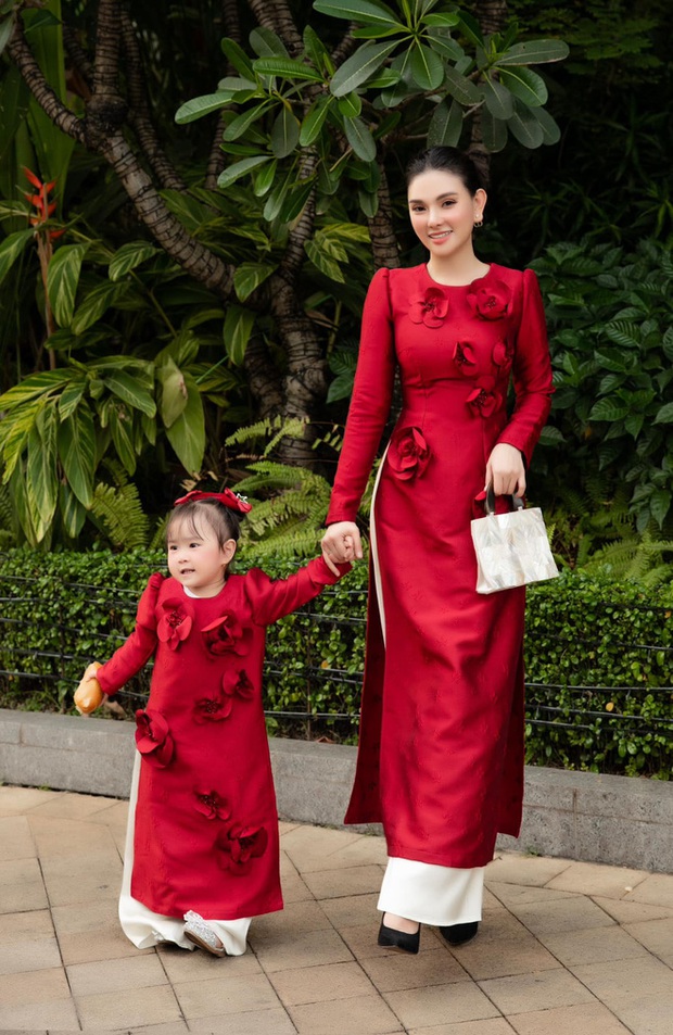 Sao Việt diện áo dài đôi: Vợ chồng Phương Nga rạng rỡ, Huỳnh Hồng Loan dịu dàng bên mẹ - Ảnh 9.