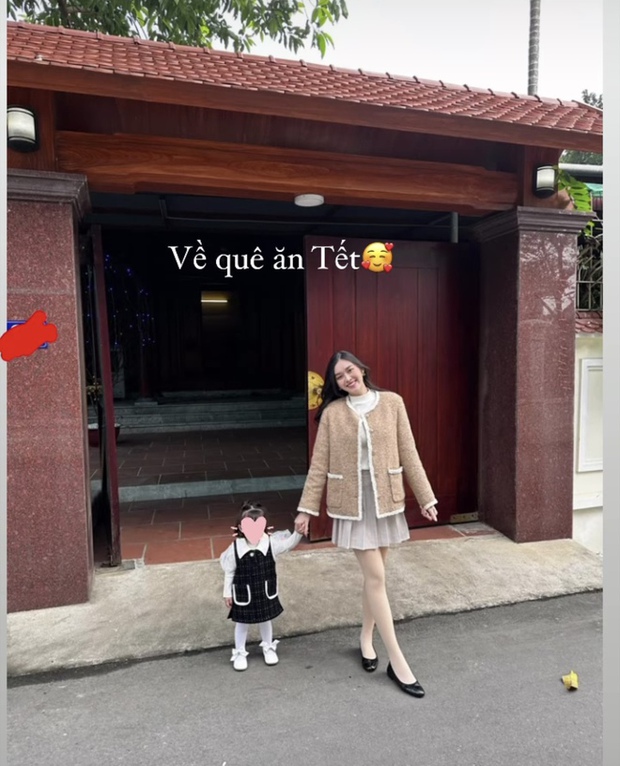 Sao Việt ngày 30 Tết: Thùy Tiên và dàn mỹ nhân xúng xính trong áo dài, vợ chồng Đỗ Mỹ Linh tình tứ dạo phố - Ảnh 7.