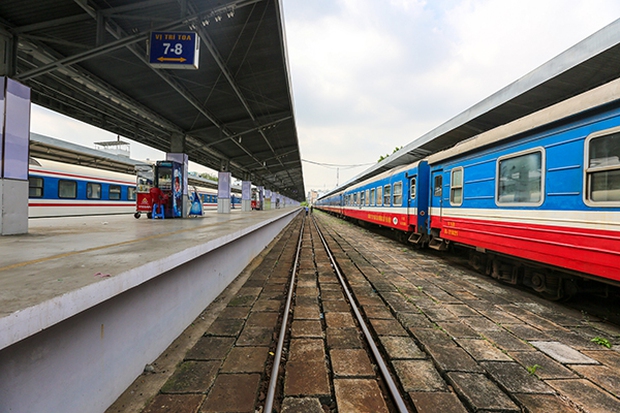 Câu đố Tiếng Việt: Để nguyên tiễn người về quê, thêm dấu trở thành món ăn cúng ông bà, là gì? - Ảnh 1.