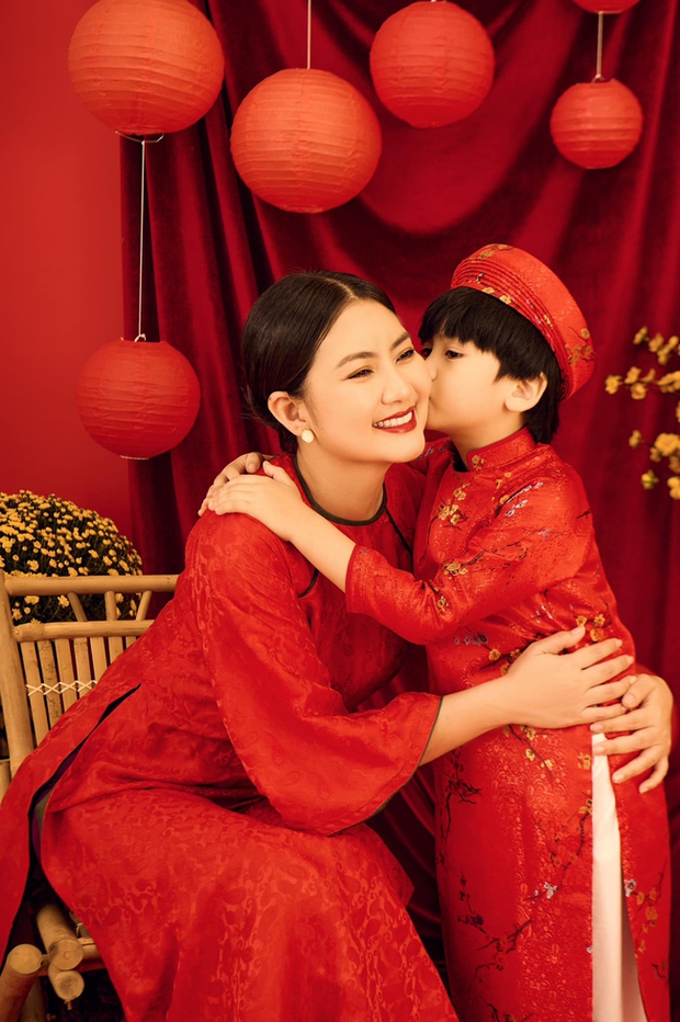 Dàn nhóc tỳ Vbiz diện áo dài ngày mùng 1 Tết: Subeo - Suchin đáng yêu, con gái Hoa hậu Hà Kiều Anh gây đốn tim - Ảnh 8.