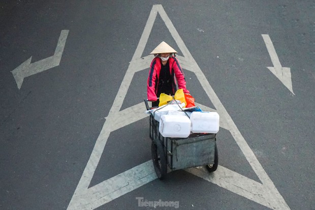 TP.HCM rất lạ sáng mùng Một Tết - Ảnh 3.