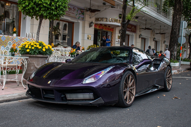 Porsche 918 Spyder và loạt siêu xe tại TP.HCM ra đường đón năm mới - Ảnh 12.