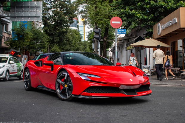 Porsche 918 Spyder và loạt siêu xe tại TP.HCM ra đường đón năm mới - Ảnh 8.