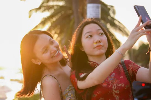 Bãi biển Phan Thiết đông đúc du khách vào mùng 2 Tết Quý Mão - Ảnh 4. Bãi biển Phan Thiết đông đúc du khách vào mùng 2 Tết Quý Mão - Ảnh 4.