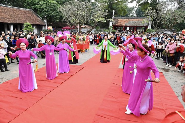 Người dân đổ về Văn Miếu - Quốc Tử Giám xin chữ đầu năm - Ảnh 7. Người dân đổ về Văn Miếu - Quốc Tử Giám xin chữ đầu năm - Ảnh 7.