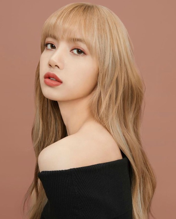Lisa (BLACKPINK) gây tranh cãi khi đổi tóc mái 10 tỷ won, visual thế nào mà khiến fan suýt thì không nhận ra? - Ảnh 9.