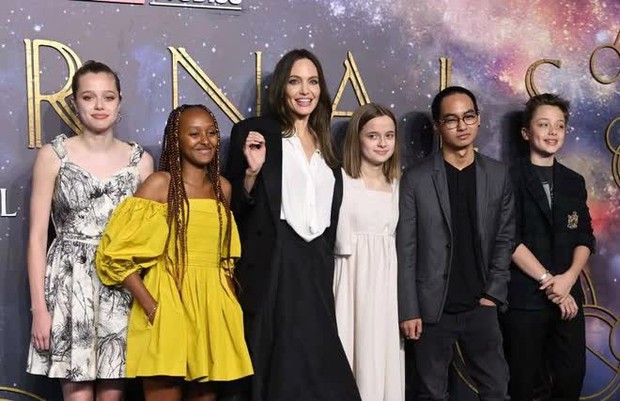 Cách dạy con khác biệt của mẹ Mèo Angelina Jolie: Tự do được ưu tiên nhưng cũng có nguyên tắc gây tranh cãi - Ảnh 3.