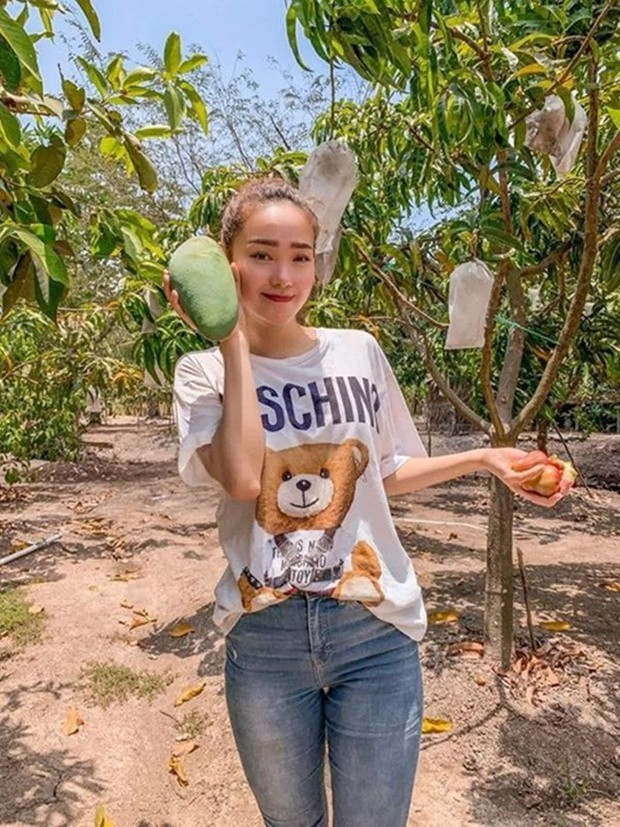 Cuộc sống viên mãn của nữ hoàng quảng cáo tuổi Mão: Dinh thự như cung điện, xế hộp thích thì nhích vài tỷ một chiếc - Ảnh 5. Cuộc sống viên mãn của nữ hoàng quảng cáo tuổi Mão: Dinh thự như cung điện, xế hộp thích thì nhích vài tỷ một chiếc - Ảnh 5.