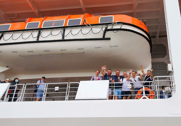 Siêu du thuyền quốc tế chở hơn 400 khách đại gia xông đất Đà Nẵng - Ảnh 3.
