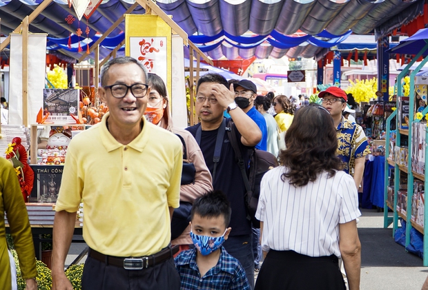 Đuờng hoa Nguyễn Huệ đông nghẹt khách du Xuân trước ngày đóng cửa - Ảnh 13.