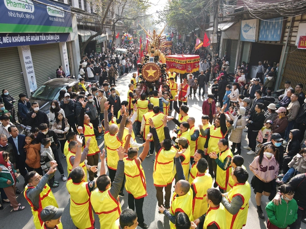 Biển người đổ về lễ hội Đồng Kỵ, Bắc Ninh trong ngày mồng 4 Tết - Ảnh 2.