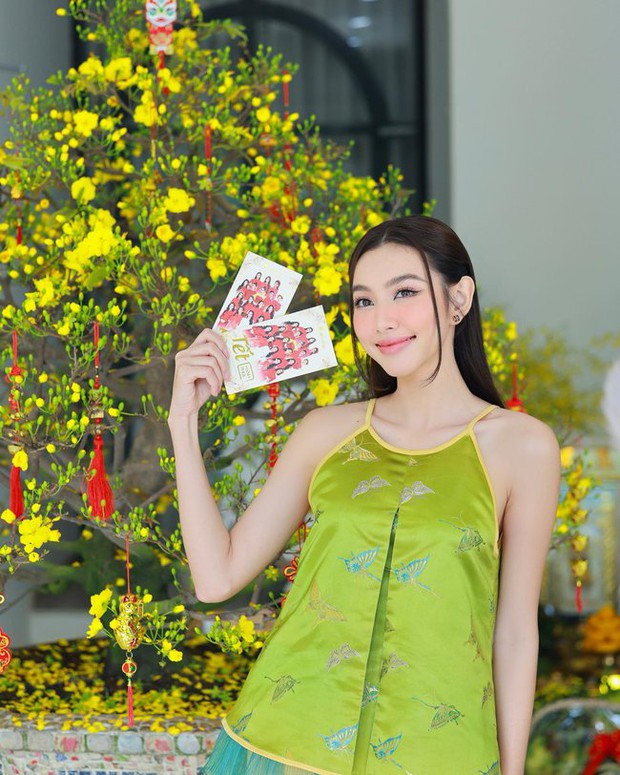 Mê mệt loạt áo dài Tết của Hoa hậu Thủy Tiên: toàn đồ local brand quen mặt, thiết kế điệu đà cứ diện là xinh - Ảnh 4.
