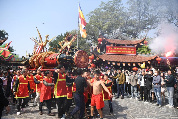 Biển người đổ về lễ hội Đồng Kỵ, Bắc Ninh trong ngày mồng 4 Tết - Ảnh 11. Biển người đổ về lễ hội Đồng Kỵ, Bắc Ninh trong ngày mồng 4 Tết - Ảnh 11.
