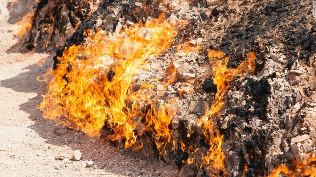 Chuyện về ngọn lửa bất tử cháy hơn 4.000 năm và chưa có dấu hiệu dừng lại - Ảnh 2.