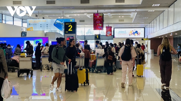 Nội Bài, Tân Sơn Nhất đón lượng khách cao kỷ lục những ngày Tết Quý Mão 2023 - Ảnh 1. Nội Bài, Tân Sơn Nhất đón lượng khách cao kỷ lục những ngày Tết Quý Mão 2023 - Ảnh 1.