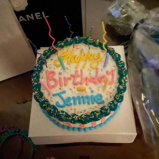 Bóc giá tiệc sinh nhật sang chảnh của Jennie: Tổ chức ở khách sạn Song Song từng làm đám cưới, bánh kem đắt đỏ bất ngờ - Ảnh 7.