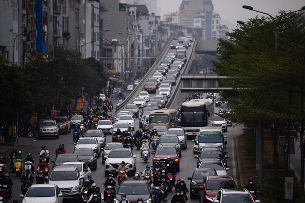 Ngày đầu đi làm sau kì nghỉ Tết: Đường phố Hà Nội kẹt cứng, TP.HCM thông thoáng - Ảnh 13.