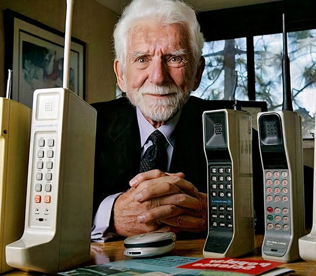 Bạn có biết: Chiếc điện thoại di động đầu tiên trên thế giới có giá tới 10.000 USD! - Ảnh 1.