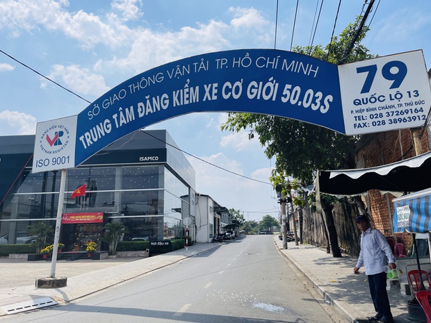 Cảnh tượng lạ ở các trung tâm đăng kiểm tại TP.HCM từ sáng đến trưa 27-1 - Ảnh 1. Cảnh tượng lạ ở các trung tâm đăng kiểm tại TP.HCM từ sáng đến trưa 27-1 - Ảnh 1.
