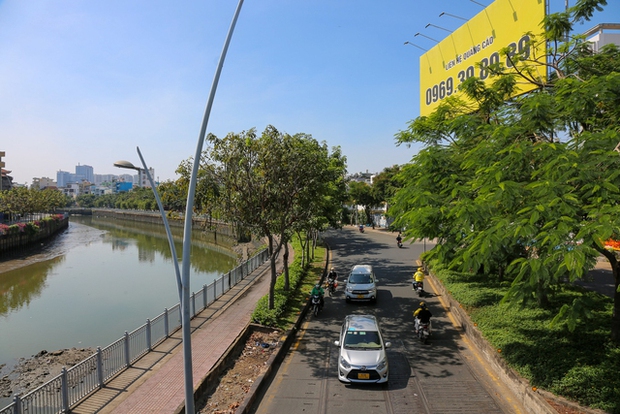 Ngày đầu đi làm sau kì nghỉ Tết: Đường phố Hà Nội kẹt cứng, TP.HCM thông thoáng - Ảnh 20.