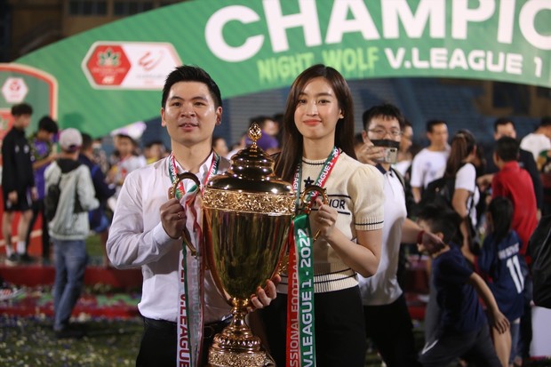 Hoa hậu Mỹ Linh: Mong đội bóng của ông xã làm nên lịch sử ở Siêu cúp - Ảnh 2.