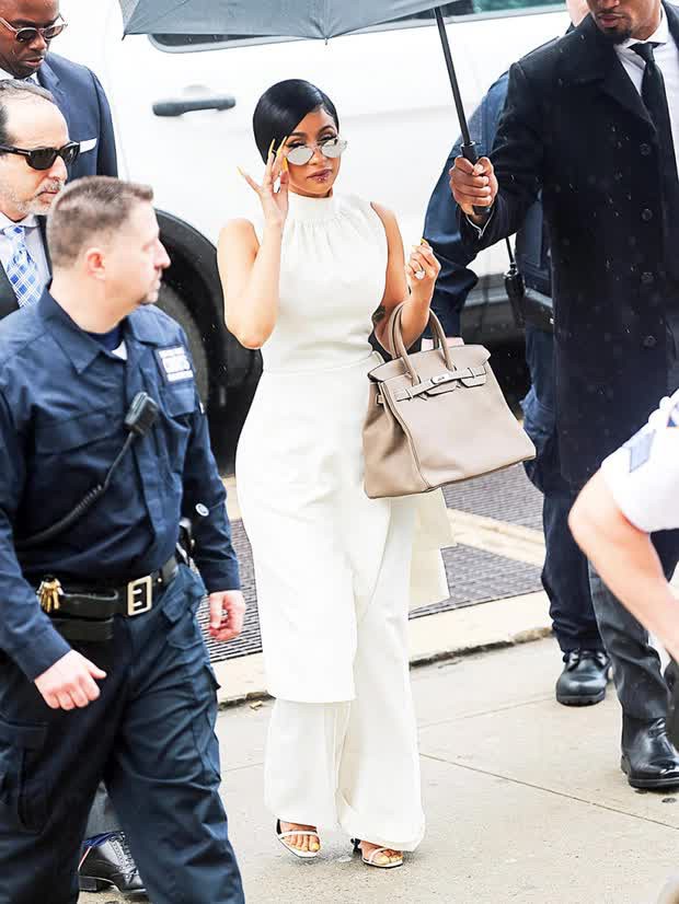 It's not Cardi B: Going to court but thinking she's going to Fashion Week! - Photo 6.