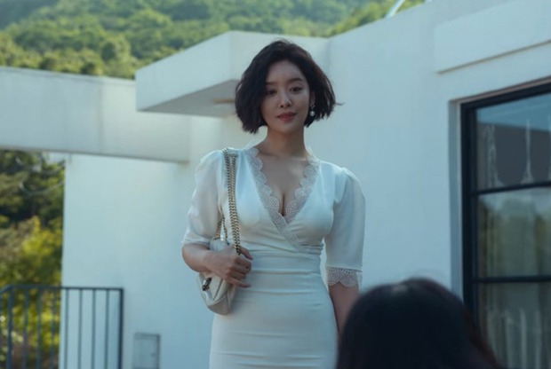 Nguyên nhân ra đời chiếc váy trắng viral của The Glory khiến netizen bùng lên lửa giận - Ảnh 4.