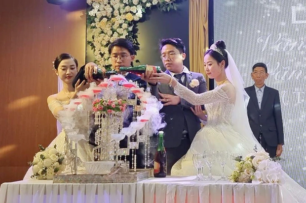 Anh em song sinh ở Nghệ An tổ chức đám cưới cùng một ngày - Ảnh 2.